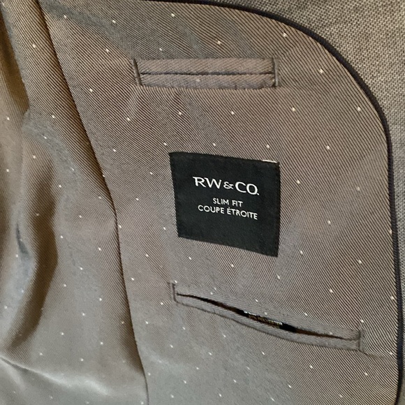 RW and Co mens suit.  EUC.  Retails for over $400 - Picture 4 of 6